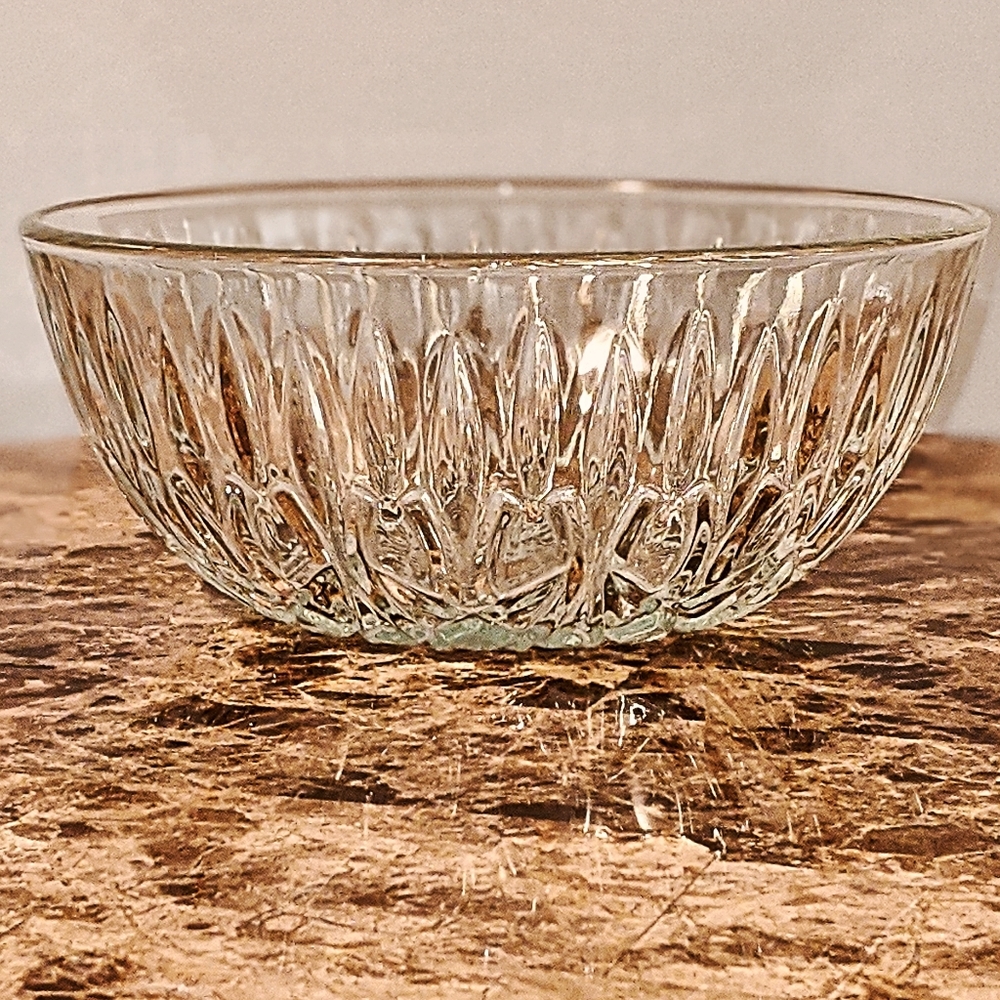 VINTAGE: Pressed Glass Bowl Pasari